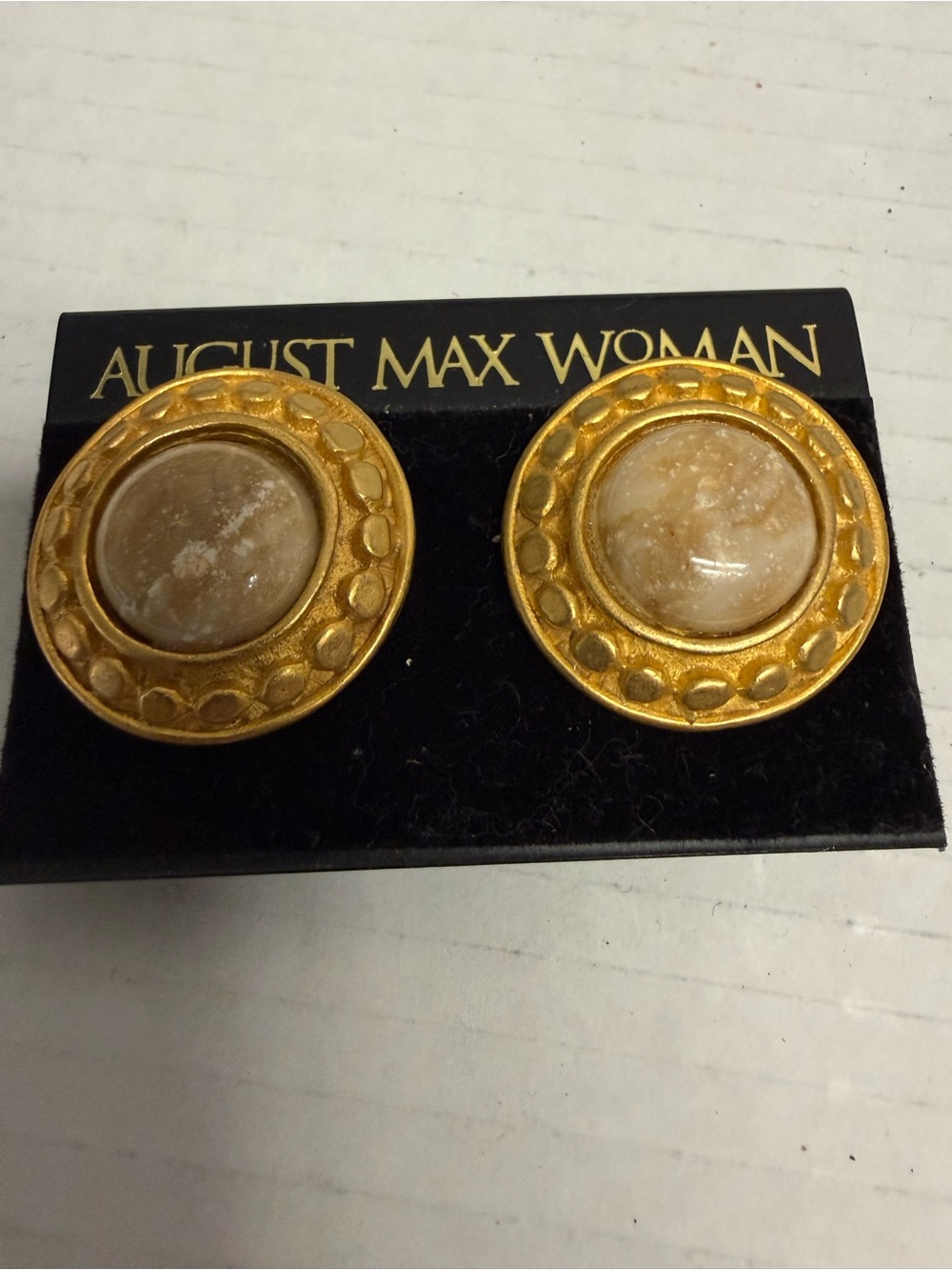 3 sets of gold tone clip earings - Picture 2 of 4